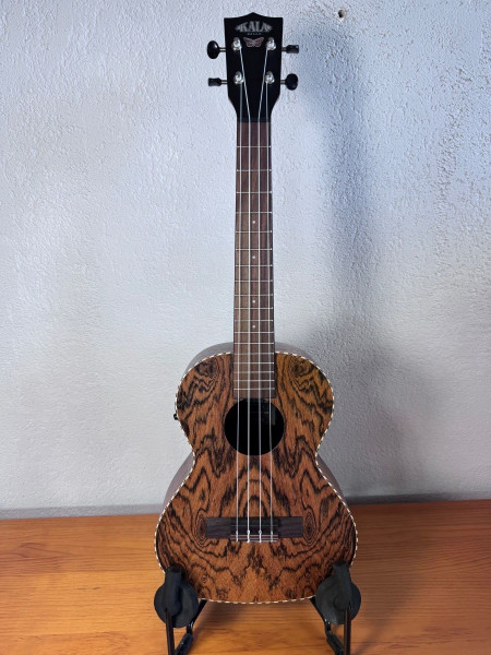 Kala Butterfly Tenor Ukulele mit Tonabnehmer